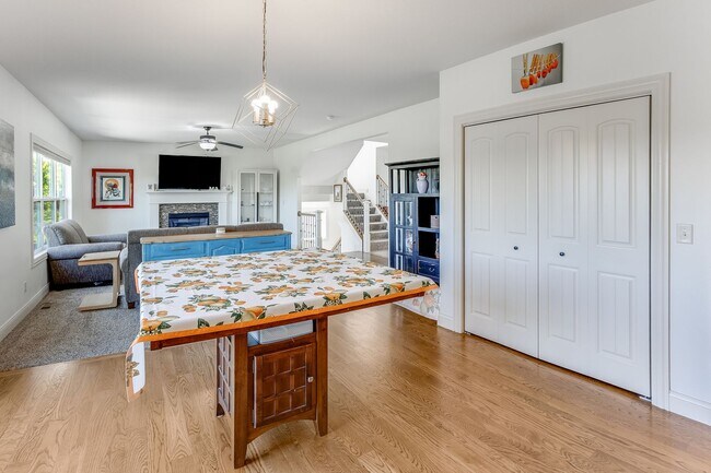 Building Photo - LUXURY 5 BEDROOM HOME AVAILABLE IN MAHOMET