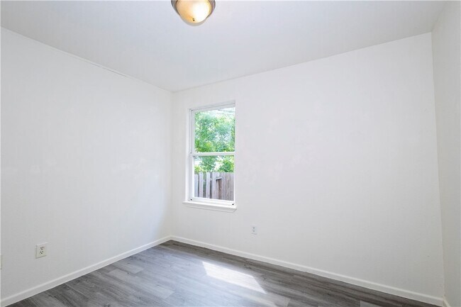 Building Photo - 1802 16th St