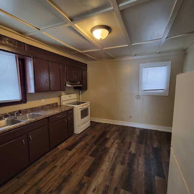 Building Photo - Near Eastside 4BR House ready to LEASE!