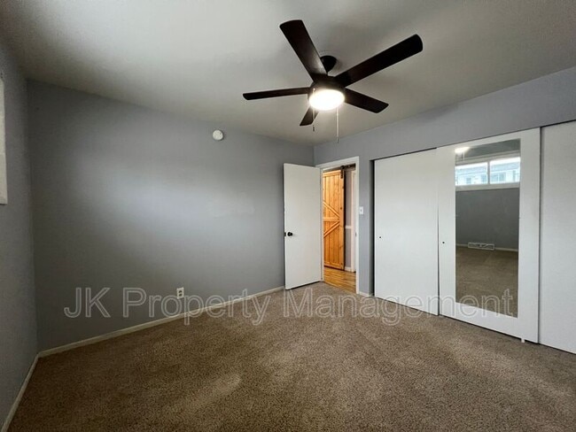 Building Photo - 333 Riverview 4 W