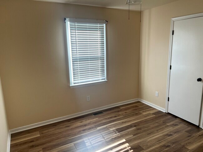 Building Photo - 11425 Walton Lake Rd