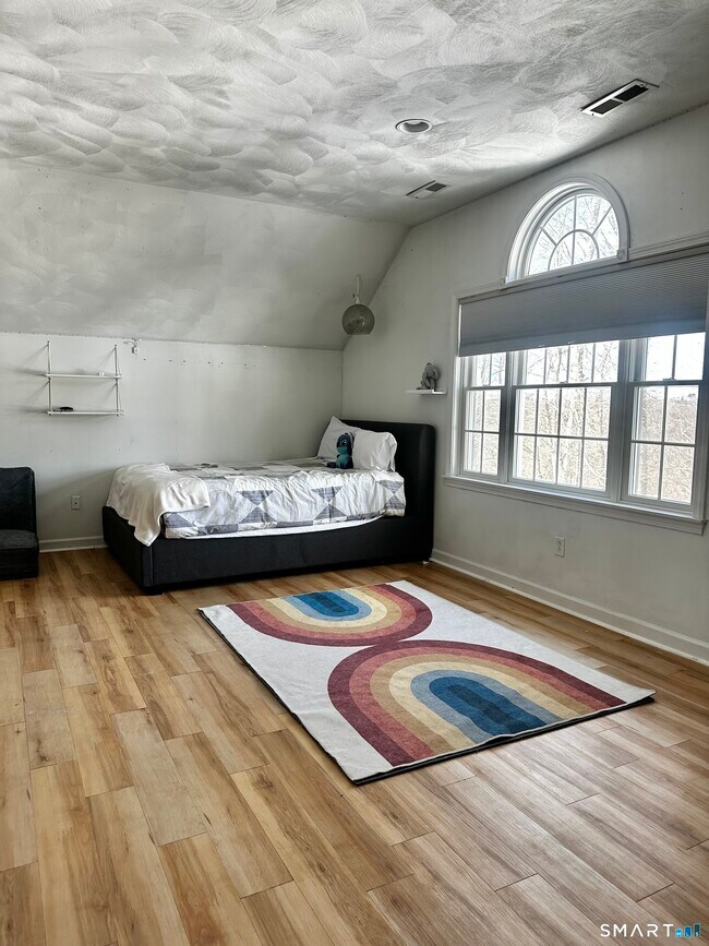 Building Photo - 9 Leeward Ln