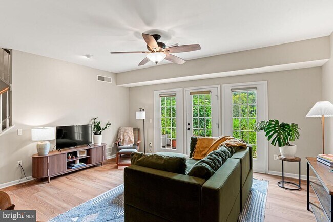 Building Photo - 2082 Deer Run Dr