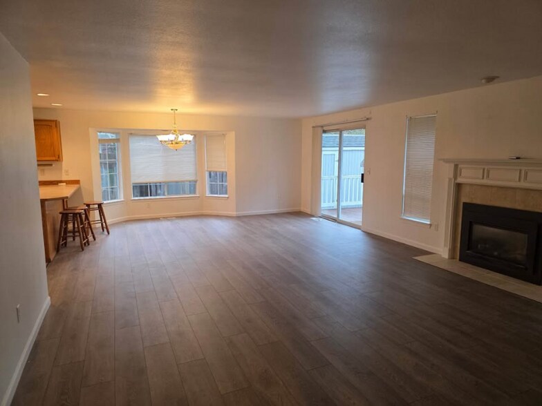 Building Photo - 8019 57th Dr NE