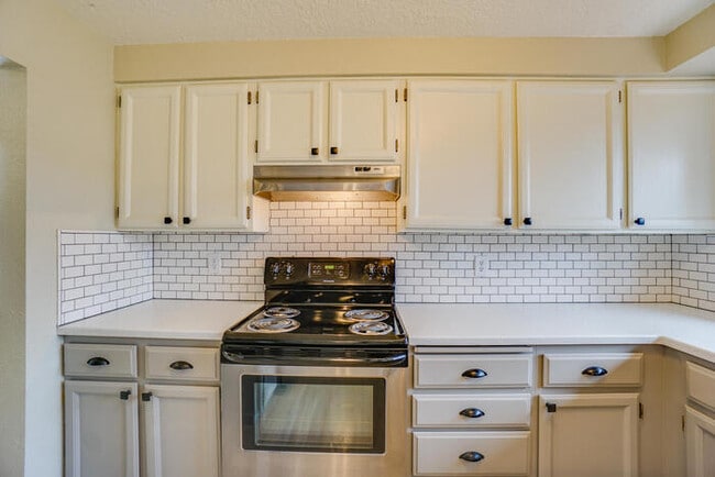 Building Photo - BEAUTIFUL THREE BEDROOM RANCH IN WEST LONGVIEW