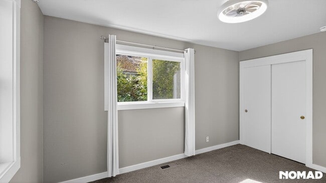 Building Photo - 1065 22nd St NE