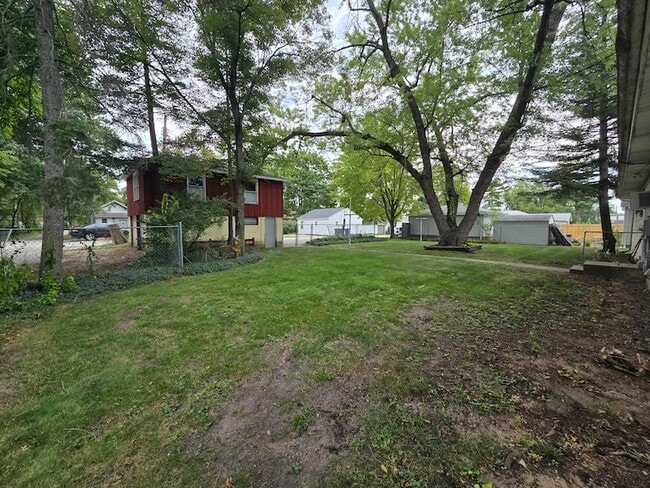 Building Photo - 721 N Carroll Ave