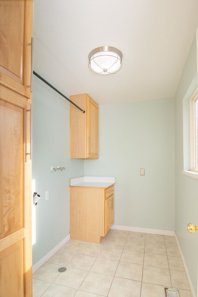 Building Photo - Gorgeous Bountiful Home w/ Solar & 3 Car Garage