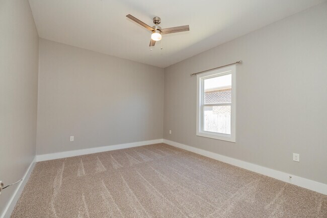 Building Photo - 133 Alicia Dr