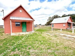 Building Photo - AVAILABLE NOW! Modern Cabin for Rent in Fl...