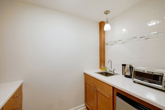 Building Photo - Furnished, Detached Home in Bethesda Alta ...