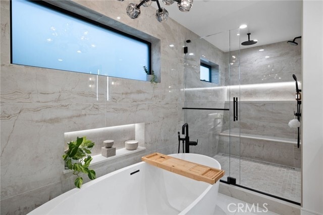 Building Photo - 807 N Paulina Ave