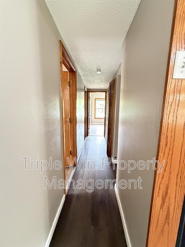 Building Photo - 810 St Anthony Ln