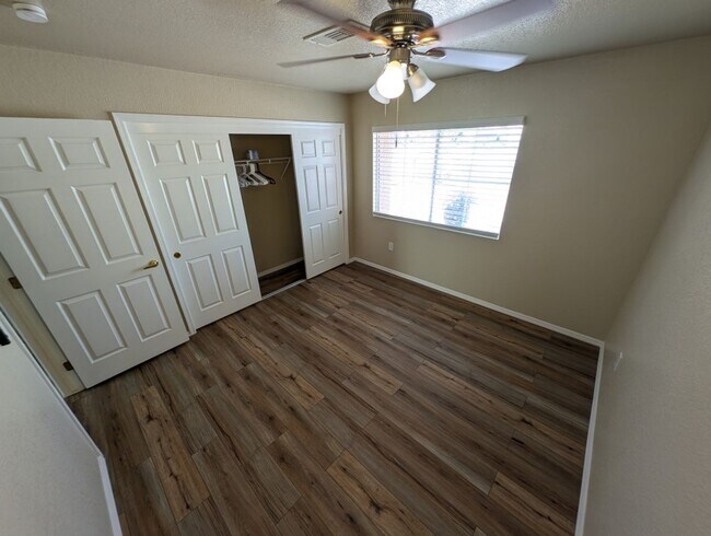 Building Photo - 9729 Buckhorn Dr