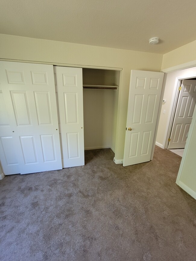 Building Photo - 158 Hall Ln