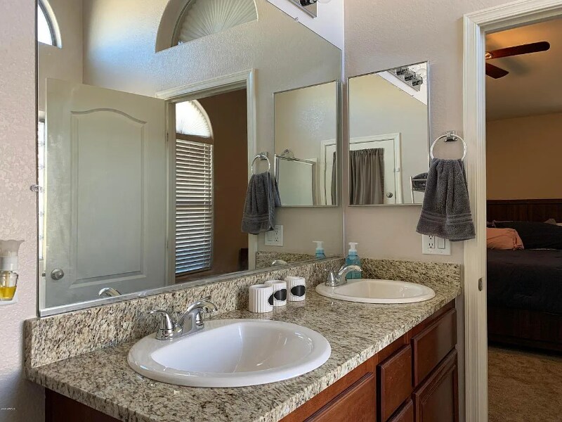 Building Photo - 9842 W Salter Dr