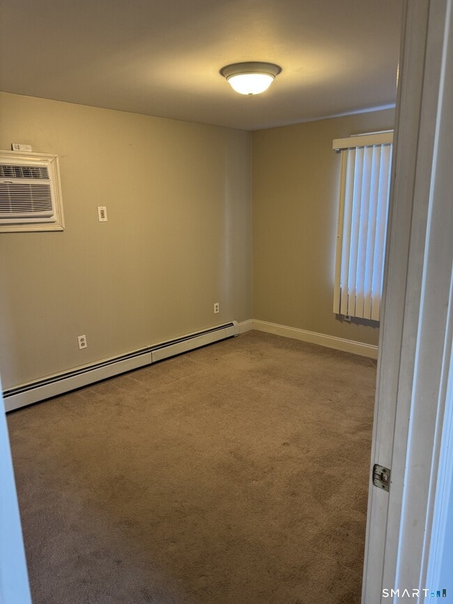 Building Photo - 3 E Pattagansett Rd