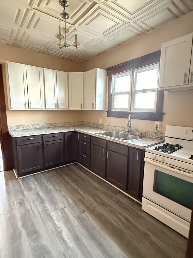 Building Photo - Very large 4 bedroom home for rent - Canton NW