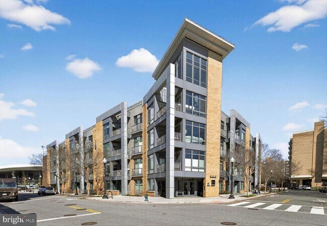 Building Photo - 525 Water St SW