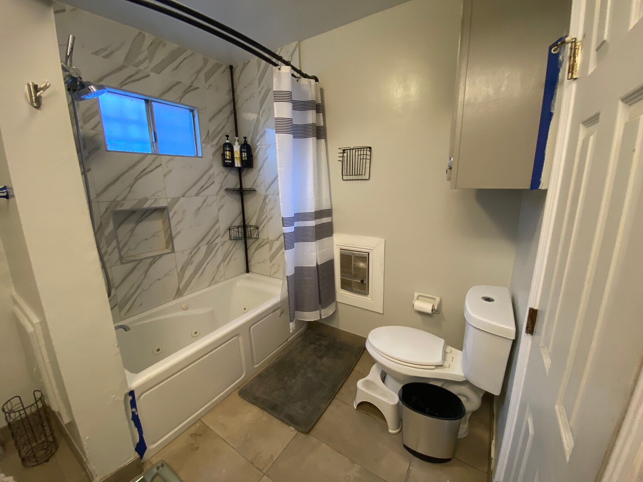 Building Photo - 636 E 121st Pl