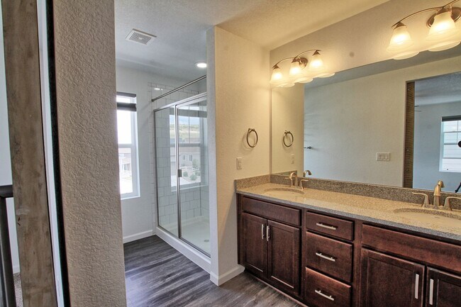 Building Photo - 3 bed 2.5 bath Crystal Valley Ranch home b...