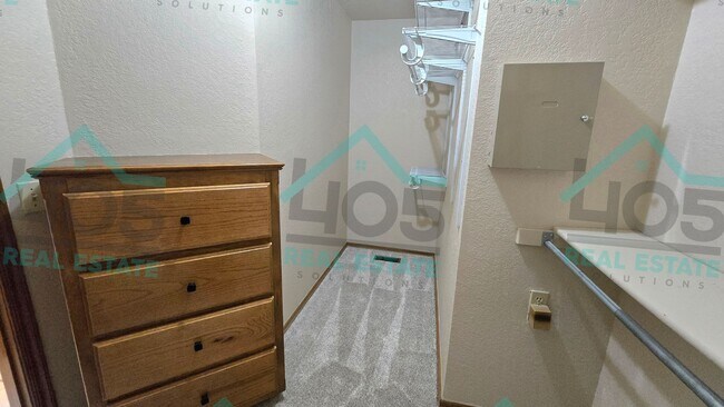 Building Photo - 3 Bed CA Schools