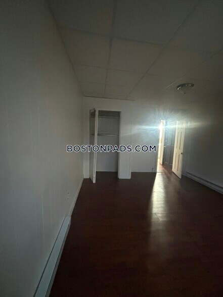 Building Photo - 289 Chelsea St