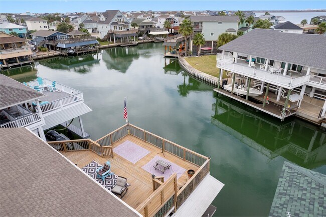 Building Photo - 1114 Tiki Dr