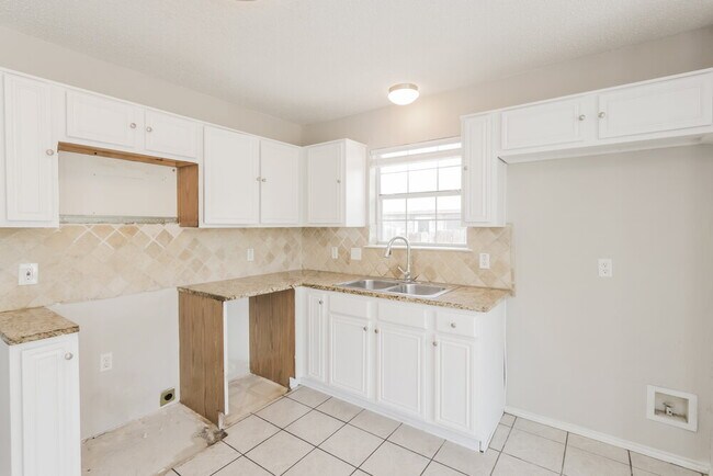 Building Photo - 1002 Aries Ct