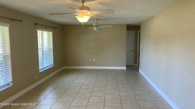 Building Photo - 2125 Emerald Ct