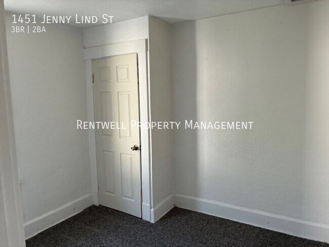 Building Photo - 1451 Jenny Lind St
