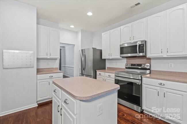 Building Photo - 9920 Eden Hall Ct