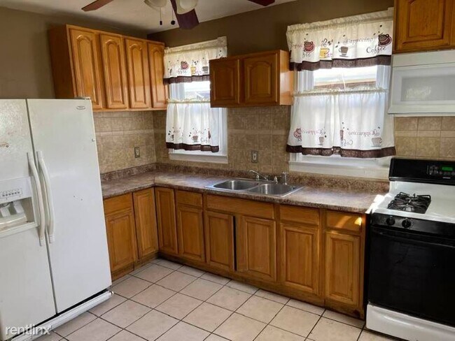 Building Photo - 4 br, 2 bath House - 302 Berwyn Ave