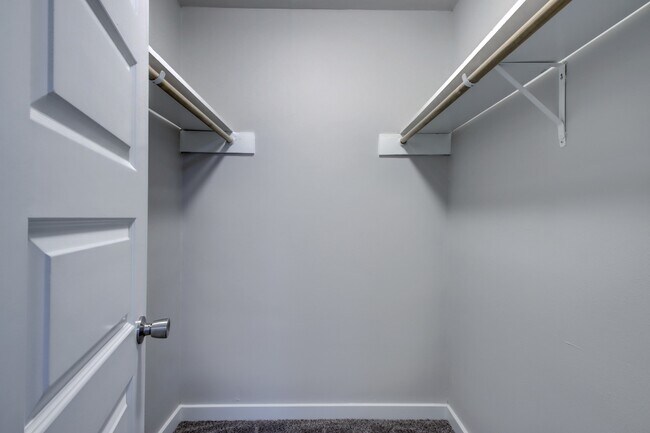 Building Photo - 3208 Northeast Dr