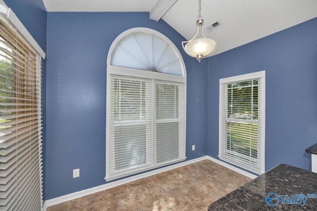 Building Photo - 722 Highland Dr