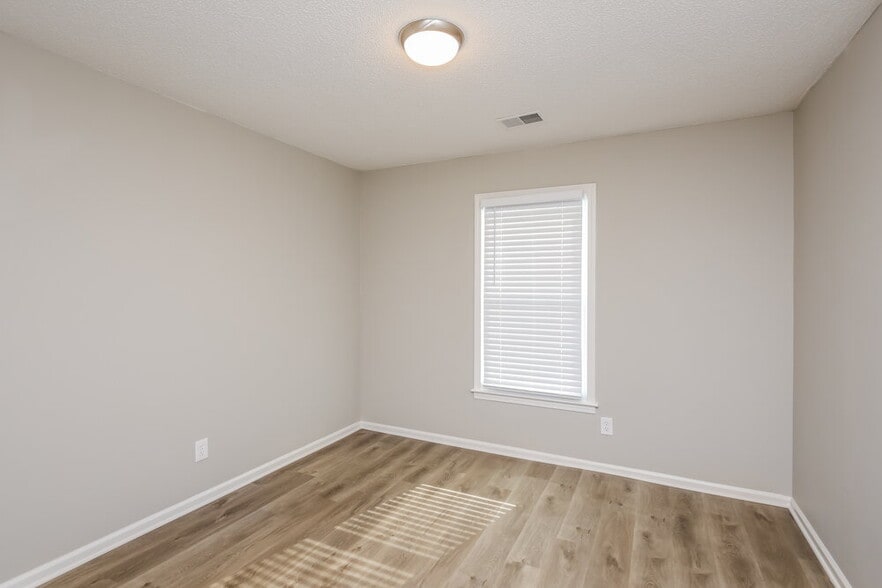 Building Photo - 649 Edwards Ct