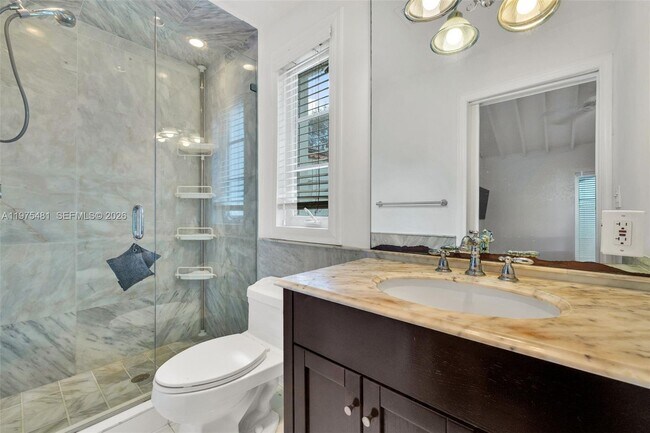 Building Photo - 113 NE 101st St