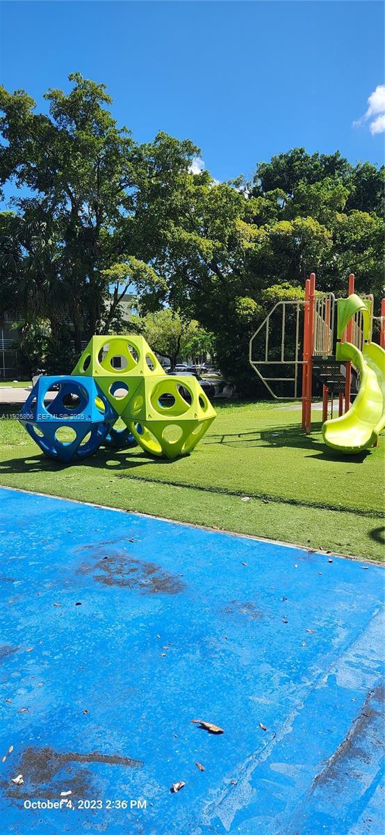 Building Photo - 4235 N University Dr