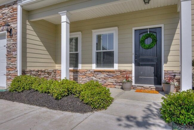 Building Photo - 5464 Everlook Cir