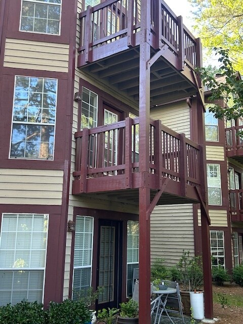 Back Deck 01 - 1112 Sandy Ln Dr