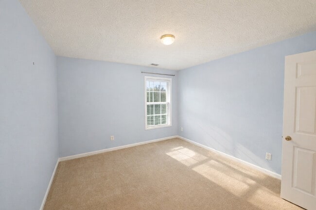 Building Photo - Charming 3bed Cumming Townhome with Walking Trail
