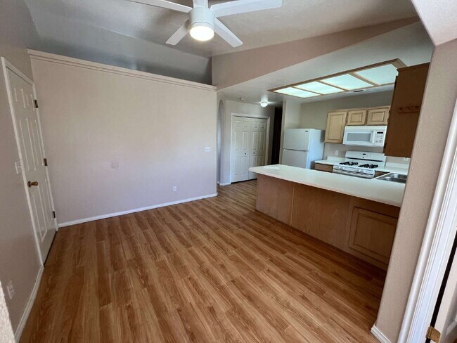 Building Photo - ***RV PARKING*** Wonderful 3 bed 3 bath home in Saint George. Private covered balcony with wonder...