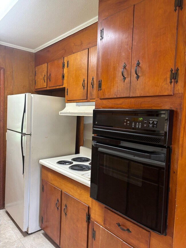 Building Photo - 2426 Peach Orchard Rd