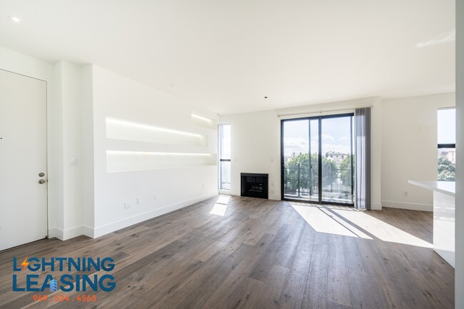 Building Photo - 8811-8815 Burton Way