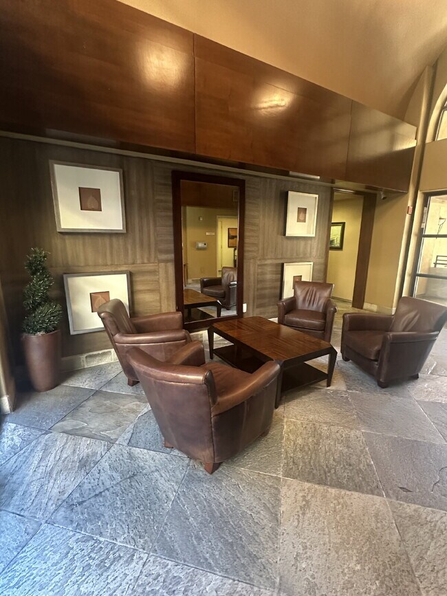 Building Photo - $3,600 - 2 Bed / 2 Bath City Walk Condo in Downtown San Diego