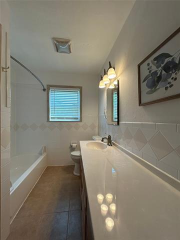 Building Photo - 720 Sandell Dr