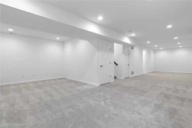 Building Photo - 2044 Bellefontaine St