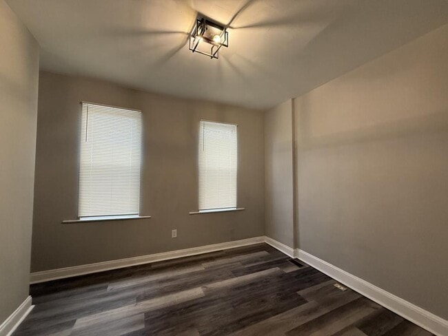 Building Photo - 5340 Maple Ave