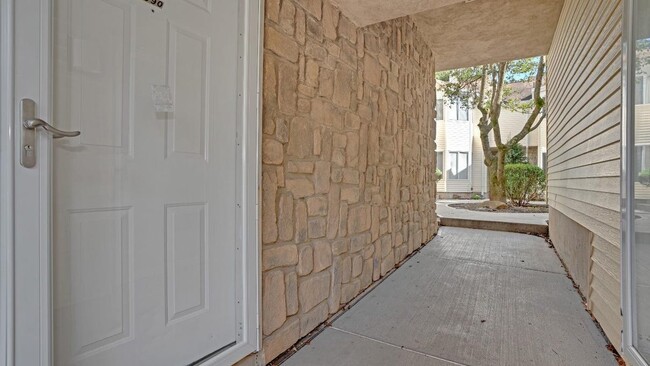 Building Photo - 1090 Schmidt Ln
