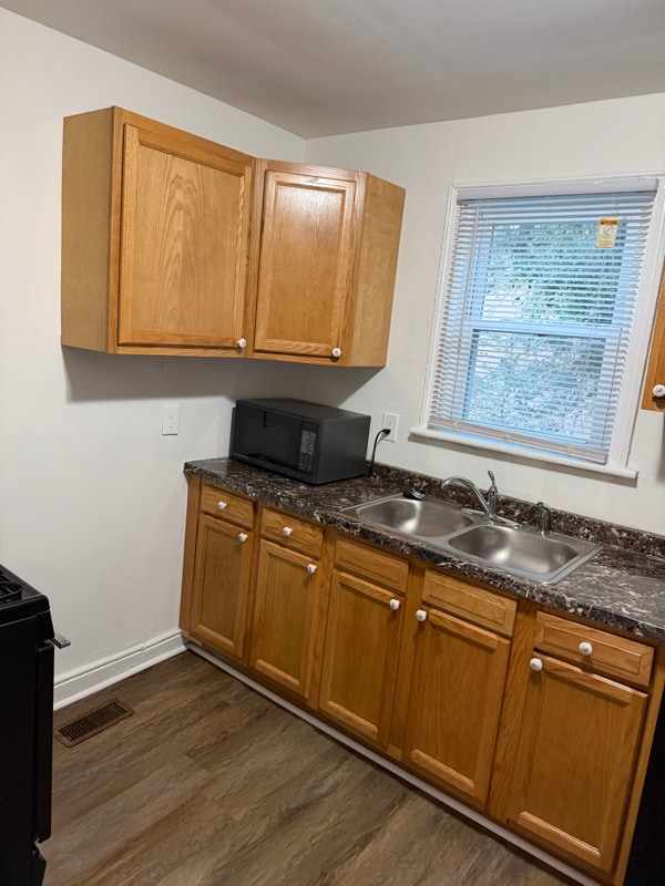 Building Photo - 1428 Hopkins Rd